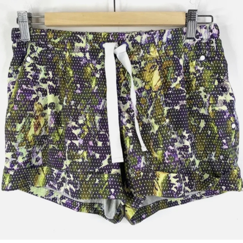 Lululemon Size 6 Spring Break Away Shorts Floral Sport White Multi